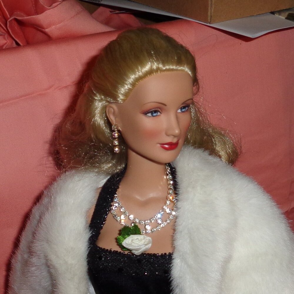 FRANKLIN MINT STUNNING ENSEMBLE FOR 16" DOLLS-EXCELLENT!LQQK